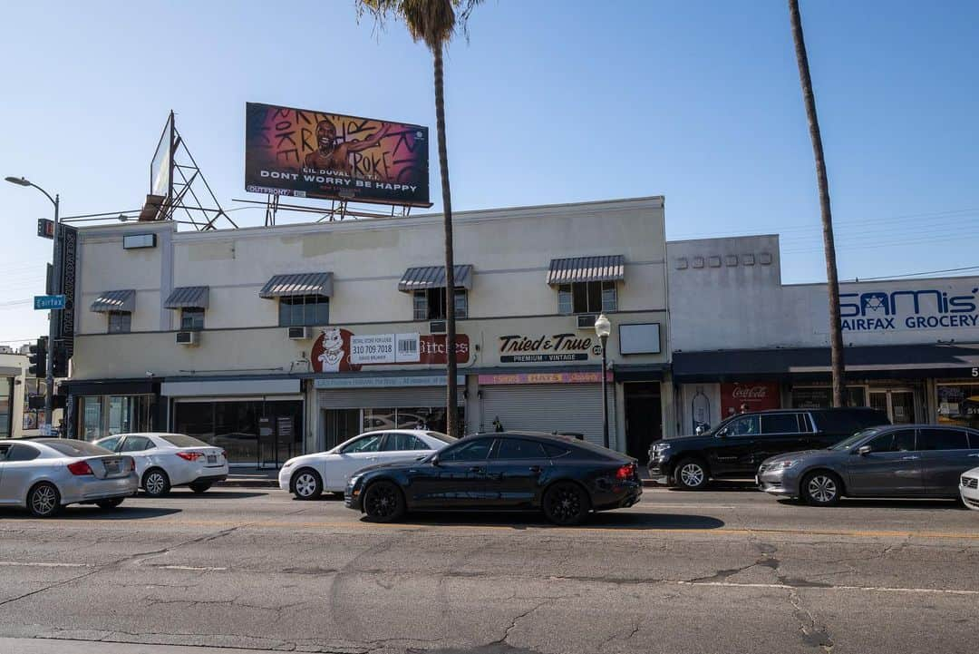 リル・デュヴァルさんのインスタグラム写真 - (リル・デュヴァルInstagram)「If you in LA and riding pass Fairfax & Rosewood Ave you gon see me and my chest hairs 😂😂😂😂😂😂😂😂😂😂 #dontworrybehappy」11月21日 6時47分 - lilduval