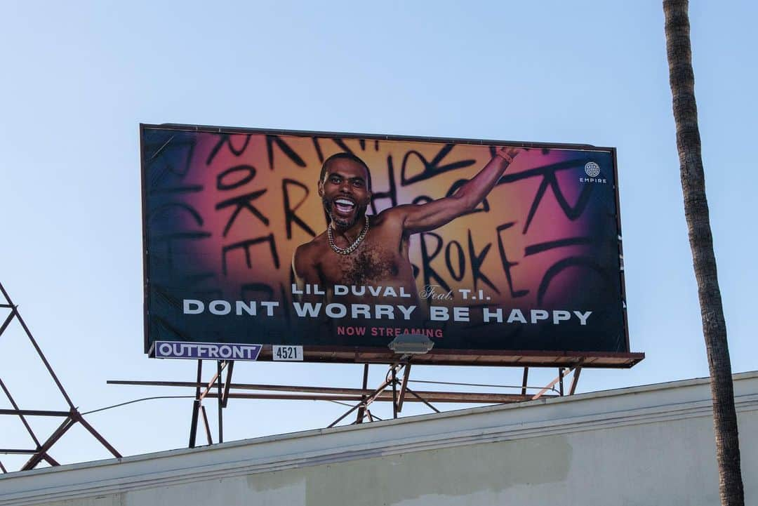 リル・デュヴァルさんのインスタグラム写真 - (リル・デュヴァルInstagram)「If you in LA and riding pass Fairfax & Rosewood Ave you gon see me and my chest hairs 😂😂😂😂😂😂😂😂😂😂 #dontworrybehappy」11月21日 6時47分 - lilduval