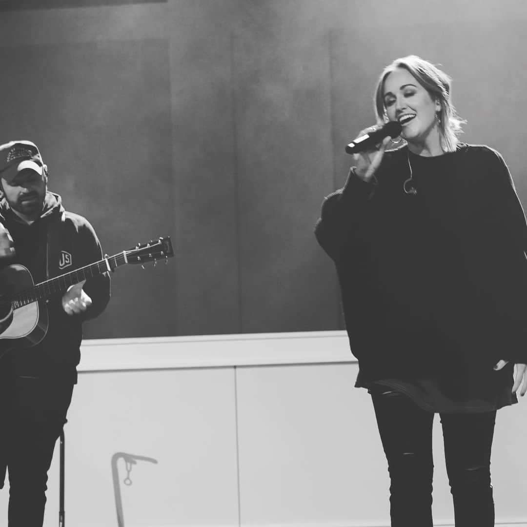 ブリット・ニコルのインスタグラム：「There is nothing God can’t do! ❤️」