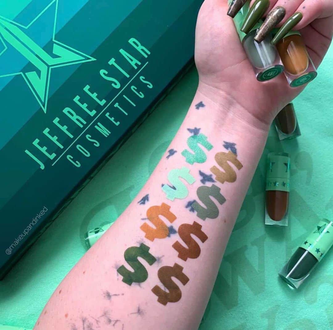 Jeffree Star Cosmeticsさんのインスタグラム写真 - (Jeffree Star CosmeticsInstagram)「MONEY HONEY💰 @makeupandinked swatching our Mini Green Bundle from the #BLOODMONEY collection 💚   #jeffreestarcosmetics #bloodmoney」11月21日 7時09分 - jeffreestarcosmetics