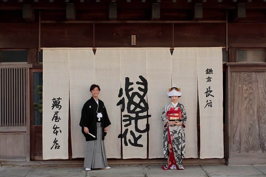 萬屋本店さんのインスタグラム写真 - (萬屋本店Instagram)「日本で限られた職人にしかできない技術で仕立てられた希少価値の高い黒の総絞りの振袖 女性のしなやかな強さと美しさを際立たせます」11月21日 7時14分 - kamakura.yorozuya