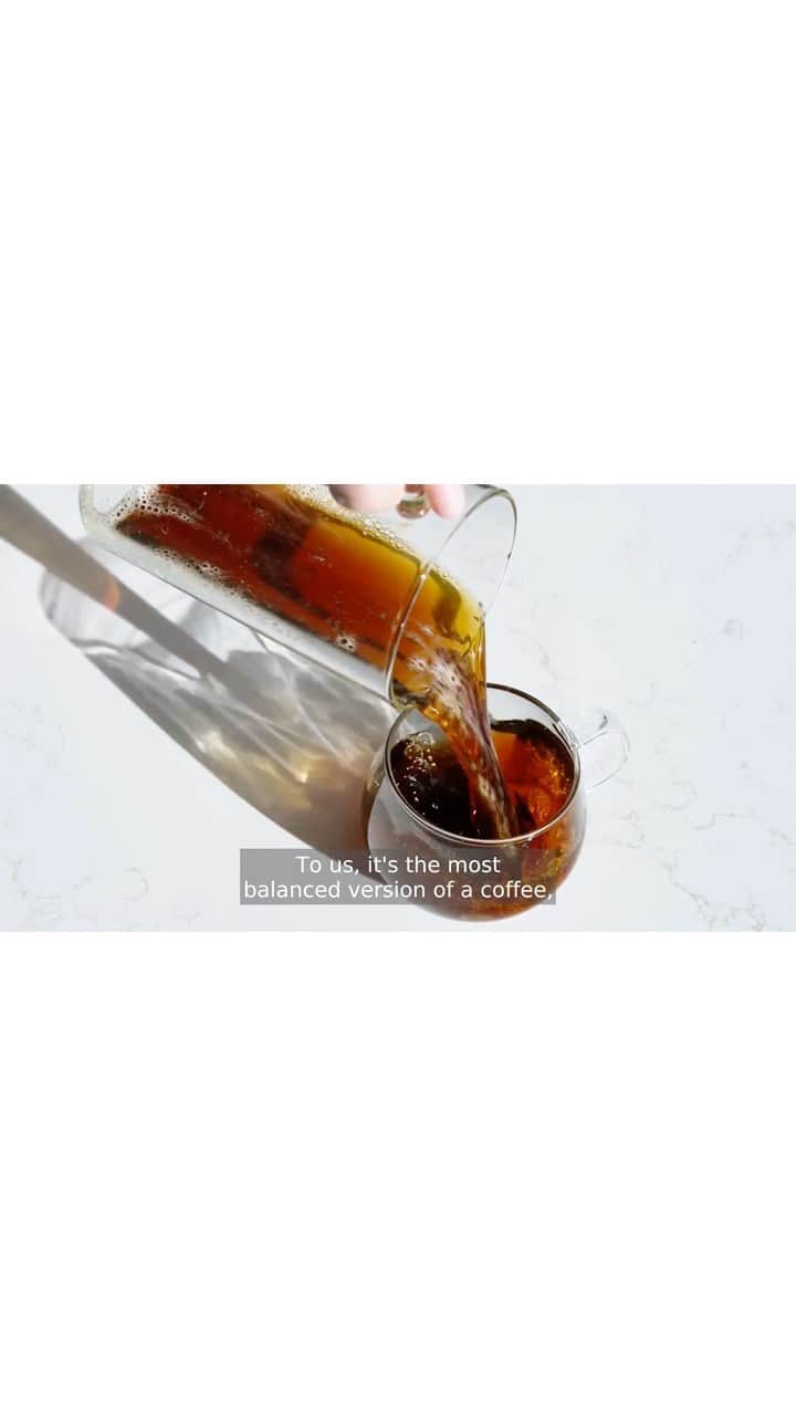 Blue Bottle Coffeeのインスタグラム：「How about a lifetime of better coffee for just $10? Learn to brew pour over like a Blue Bottle barista—all from the comforts of your own kitchen.  Treat yourself to an on-demand virtual class, taught by a Blue Bottle Master Trainer. Or send one to all the coffee lovers in your life.  Classes.BlueBottleCoffee.com」