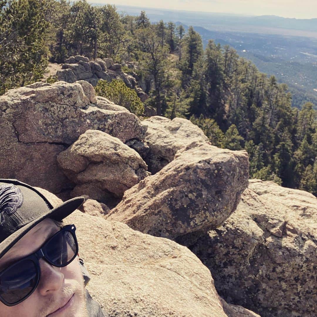 マイケル・グラント・テリーのインスタグラム：「New Mexico’s finest. I don’t think I’ll be able to walk tomorrow, but it was fun. (I wore a mask!) #newmexico」