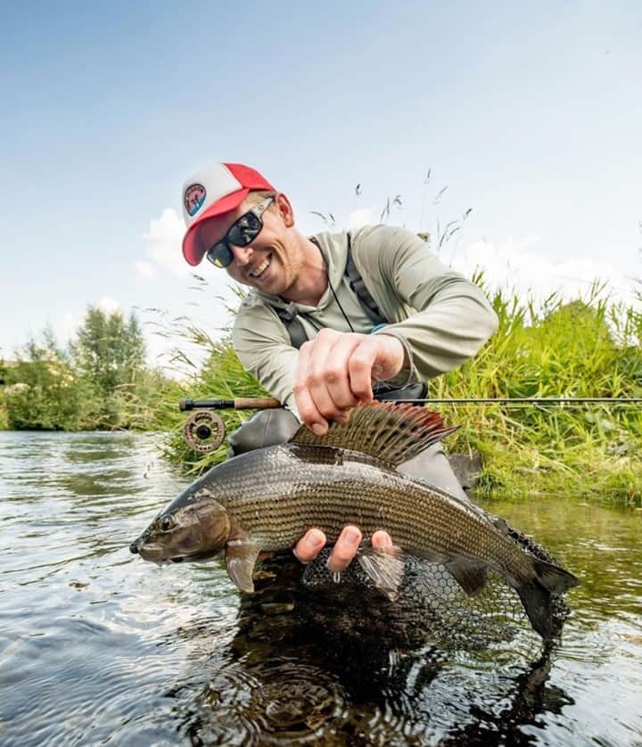 のインスタグラム：「Landing the lady of the stream. 📷: @theflyfishingnation #SeeWhatsOutThere #BornOnTheWater」