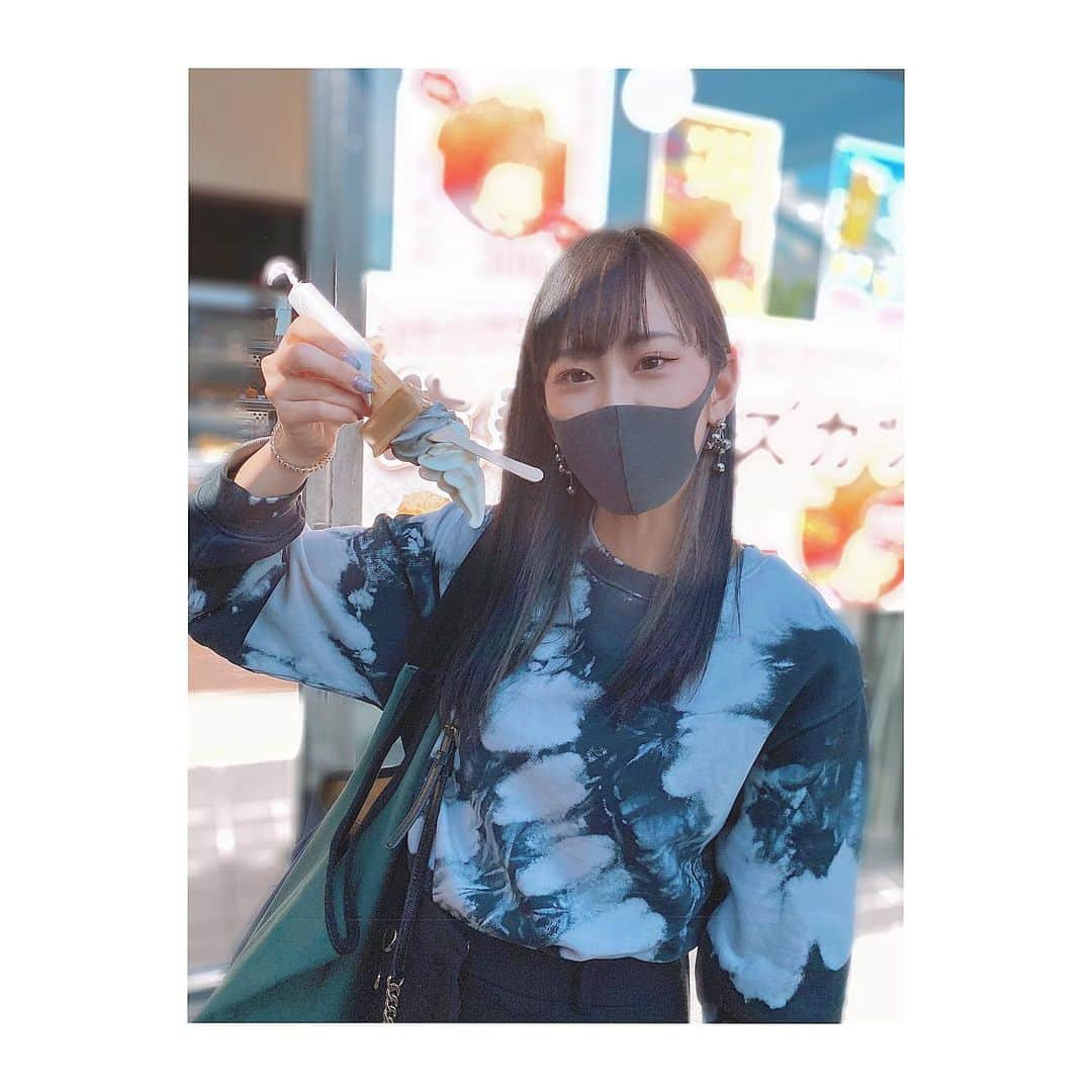 YURINAさんのインスタグラム写真 - (YURINAInstagram)「・﻿ ⛩🍁🍦🎋﻿ ﻿ ﻿ 📸 #豆腐アイス ﻿ ﻿ ﻿ 逆さにしても落ちないソフトクリーム🍦﻿ ﻿ ﻿ 豆腐でできたアイスで逆さまにしても﻿ ﻿ 落ちないんですが、、、﻿ ﻿ 怖くて恐る恐る逆さまにして撮りました🙃﻿ ﻿ ﻿ 味は1番人気の﻿ 『絹ごし豆腐＆黒ごまきなこ豆腐』﻿ ﻿ 黒ごまきなこ豆腐がめっちゃおいしかったので﻿ それオンリーの味でも良かったな〜っと﻿ パパと言いながら食べました👨🏻﻿ ﻿ ﻿ ﻿ 京都の写真まだまだ続きますよ〜〜💁🏻‍♀️﻿ ﻿ ﻿ ﻿ #オリックス #BsGirls #Bs2020 #avex﻿ #baseball #プロ野球 #ORIX #Buffaloes﻿ #超革新系 #勝紺 #京セラドーム大阪 ﻿ #ほっともっとフィールド神戸 #オリ姫 ﻿ #yurina_359  #BsGirls2020 #performer﻿ #dance #全力パフォーマンス #followme﻿ #高身長女子 #筋トレ女子 #黒髪ストレート ﻿ #野球好きと繋がりたい #インナーカラー﻿ #京都観光 #嵐山 #嵐山カフェ﻿ #京都スイーツ #ヘルシースイーツ﻿」11月21日 7時45分 - yurina_bsgirls_359