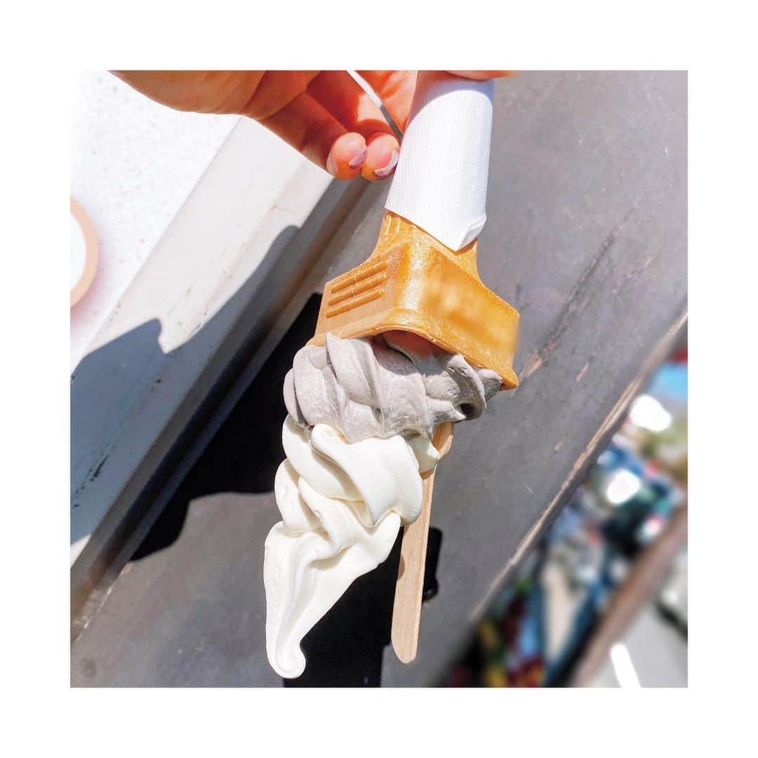 YURINAさんのインスタグラム写真 - (YURINAInstagram)「・﻿ ⛩🍁🍦🎋﻿ ﻿ ﻿ 📸 #豆腐アイス ﻿ ﻿ ﻿ 逆さにしても落ちないソフトクリーム🍦﻿ ﻿ ﻿ 豆腐でできたアイスで逆さまにしても﻿ ﻿ 落ちないんですが、、、﻿ ﻿ 怖くて恐る恐る逆さまにして撮りました🙃﻿ ﻿ ﻿ 味は1番人気の﻿ 『絹ごし豆腐＆黒ごまきなこ豆腐』﻿ ﻿ 黒ごまきなこ豆腐がめっちゃおいしかったので﻿ それオンリーの味でも良かったな〜っと﻿ パパと言いながら食べました👨🏻﻿ ﻿ ﻿ ﻿ 京都の写真まだまだ続きますよ〜〜💁🏻‍♀️﻿ ﻿ ﻿ ﻿ #オリックス #BsGirls #Bs2020 #avex﻿ #baseball #プロ野球 #ORIX #Buffaloes﻿ #超革新系 #勝紺 #京セラドーム大阪 ﻿ #ほっともっとフィールド神戸 #オリ姫 ﻿ #yurina_359  #BsGirls2020 #performer﻿ #dance #全力パフォーマンス #followme﻿ #高身長女子 #筋トレ女子 #黒髪ストレート ﻿ #野球好きと繋がりたい #インナーカラー﻿ #京都観光 #嵐山 #嵐山カフェ﻿ #京都スイーツ #ヘルシースイーツ﻿」11月21日 7時45分 - yurina_bsgirls_359