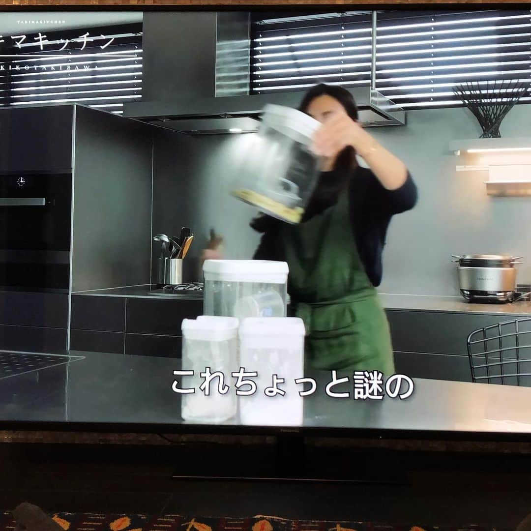 濱田マサルさんのインスタグラム写真 - (濱田マサルInstagram)「YouTubeのタキマキッチン観てると憧れと実用知識が同時に得られるので満たされる感あるわ  この淡々感も良いし  なかなかこの淡々と継続って難しいのよね  とにかくキッチングッズメモしまくりなの📝」11月21日 7時42分 - hamadamasaru