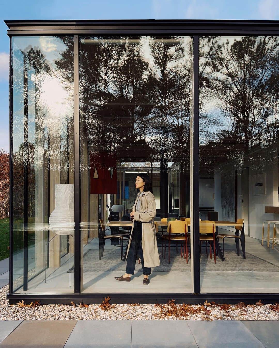 アリス・ガオのインスタグラム：「ideal glass house living by @jerome.engelking」