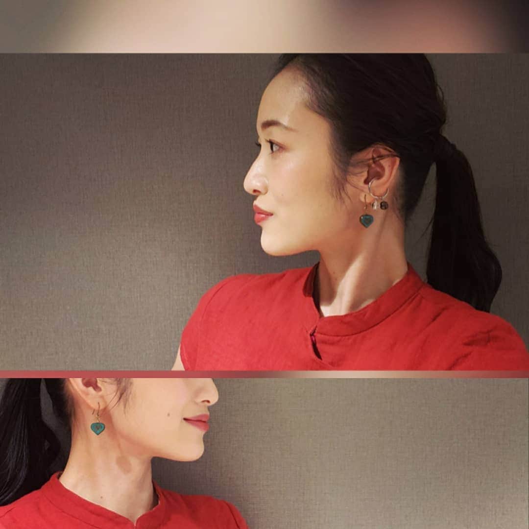 高良ひとみさんのインスタグラム写真 - (高良ひとみInstagram)「👗💎 . . . I'm really into stacking earrings recently.  #ファッションの秋 を楽しんだ日 #いつかの私  #ひとりあそび  #2020 #ho #hitomitakara」11月21日 7時59分 - hitomi__takara