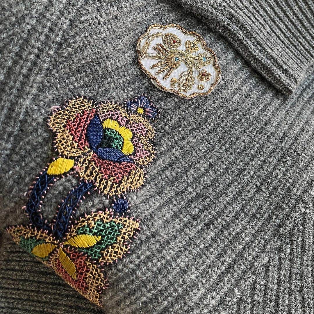 のインスタグラム：「Fridays are for florals 💐 #oneofakind #japanexclusive #vintage #cardigan #applique #patchwork」