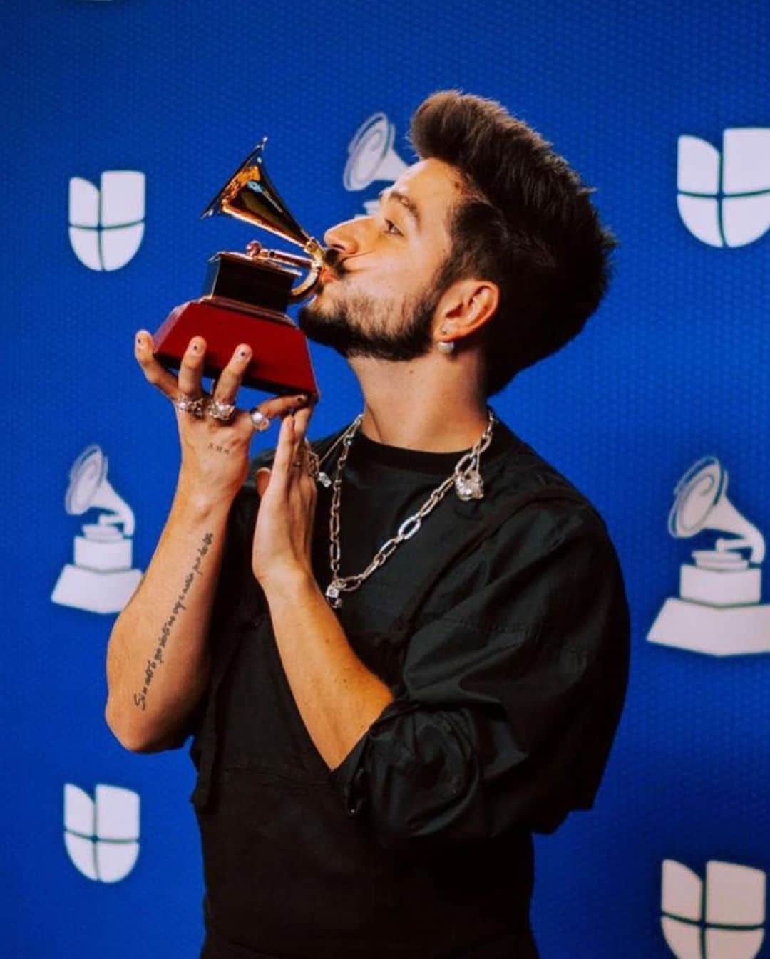 ASCAPさんのインスタグラム写真 - (ASCAPInstagram)「LATIN GRAMMYS 🔥 Congrats to all the @ascaplatino members who took home 🏆 this year. Link in bio for the full list.. some highlights include:  🏆 @mikebahia - Best New Artist 🏆 @kanygarcia - Best Singer-Songwriter Album 🏆 @natalielafourcade - Album of the Year, Best Alternative Song, Best Regional Song 🏆 @badbunnypr - Best Reggaeton Performance 🏆 @calidandee - Producer of the Year 🏆 @alejandrosanz - Record of the Year 🏆 @camilo @jontheproducer @_richilopez @pedrocapo- Best Pop Song 🏆 @danielsantacruz - Best Merengue/ Bachata Album 🏆 @eddy_herrera - Best Merengue/ Bachata Album 🏆 @fonsecamusic - Best Traditional Pop Vocal Album  #SomosASCAP #ASCAPLatino #LatinGRAMMY」11月21日 8時32分 - ascap