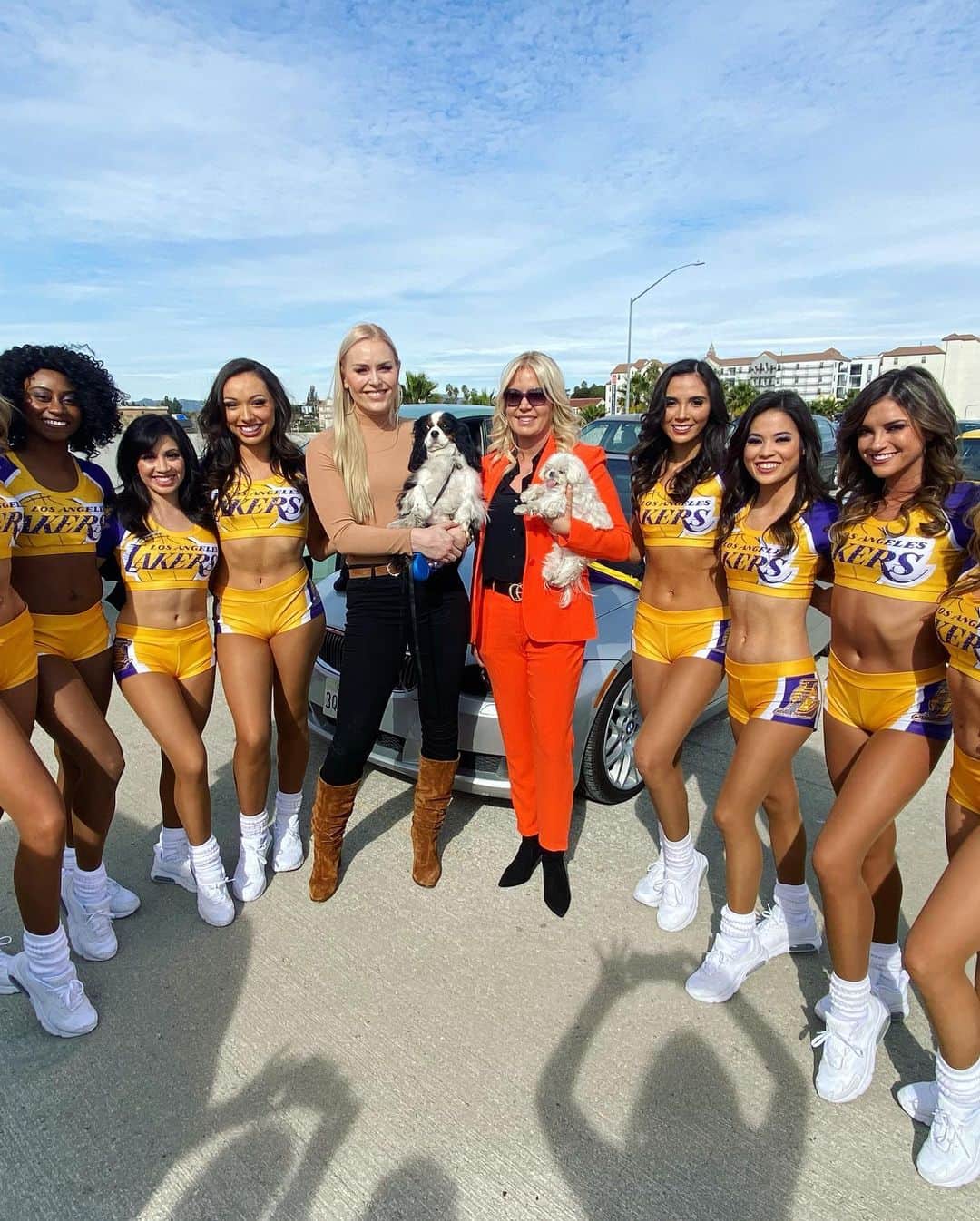 リンゼイ・ボンのインスタグラム：「The Pack is STREAMING NOW on @amazonprimevideo !!! Can’t tell you how much I have been looking forward to this day. The opening scene was one of the hardest to film but we had some amazing guests like @jeaniebuss @deniserichards @dennisrodman . I’ll keep sharing behind the scenes pics and videos. Lmk what your favorite country/ episode is... and if you want to give me a rotten tomatoes review, I’d appreciate any feedback. Hope you guys love it as much as I do! 🙏🏻❤️ @thepackonprime #thepack *this show was filmed months ago when we weren’t in a pandemic.」