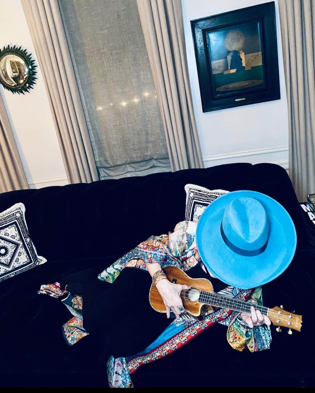 マドンナさんのインスタグラム写真 - (マドンナInstagram)「Blue hat- Ukulele. 🦋」11月21日 8時41分 - madonna