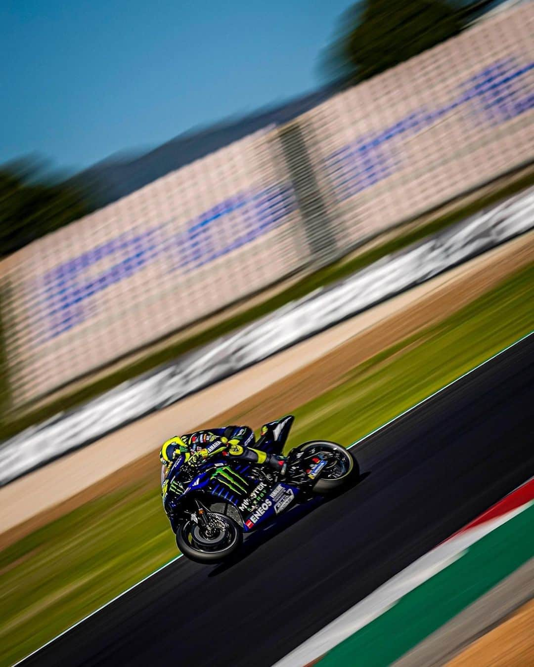 バレンティーノ・ロッシさんのインスタグラム写真 - (バレンティーノ・ロッシInstagram)「Portimão circuit,Portugal  Friday,free practice  📸 Tino Martino @gigisoldano @falex79」11月21日 8時42分 - valeyellow46