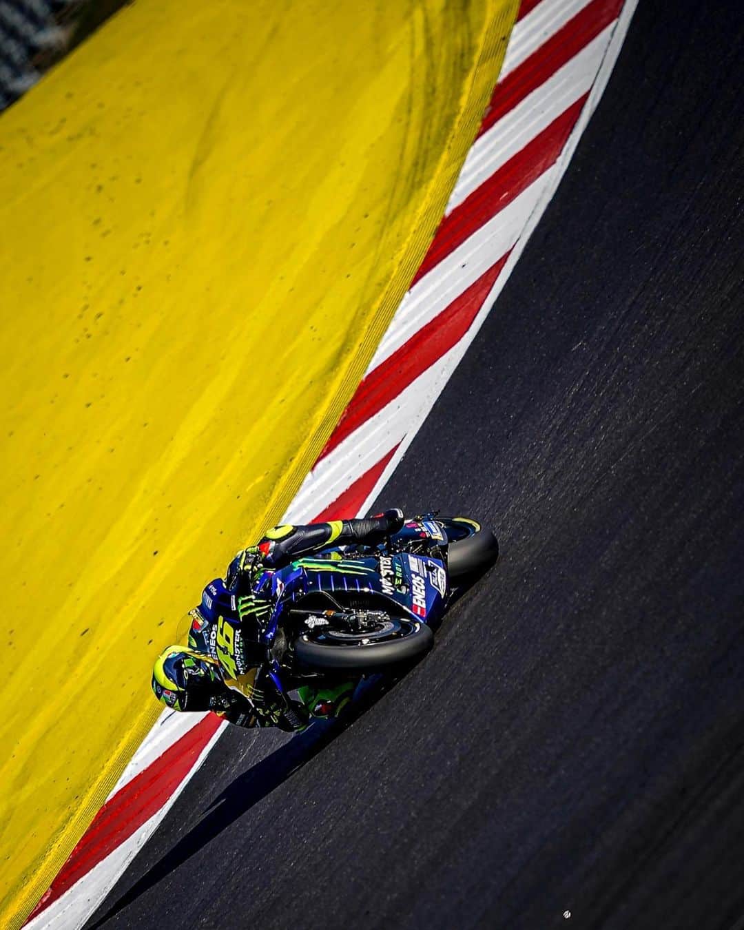 バレンティーノ・ロッシのインスタグラム：「Portimão circuit,Portugal  Friday,free practice  📸 Tino Martino @gigisoldano @falex79」