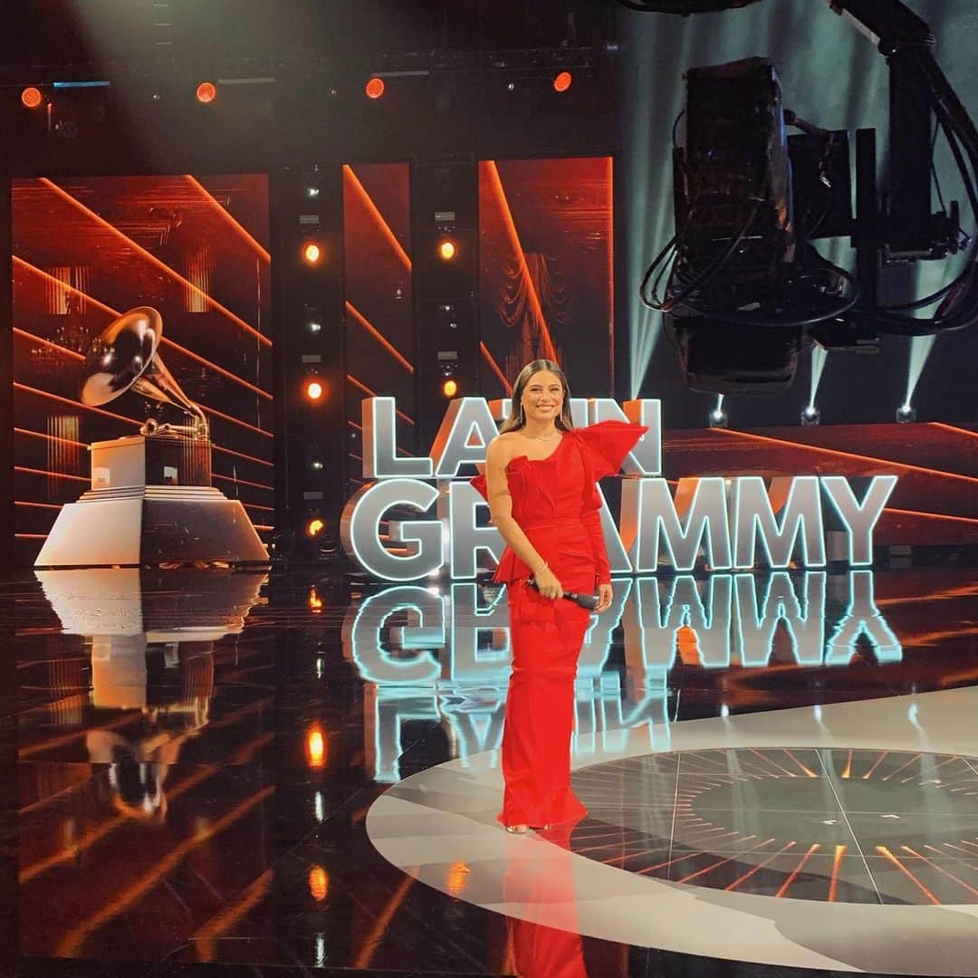 Ana Brenda Contrerasのインスタグラム：「Para el recuerdo 🥰 🇲🇽🌶 pinch me 💋」