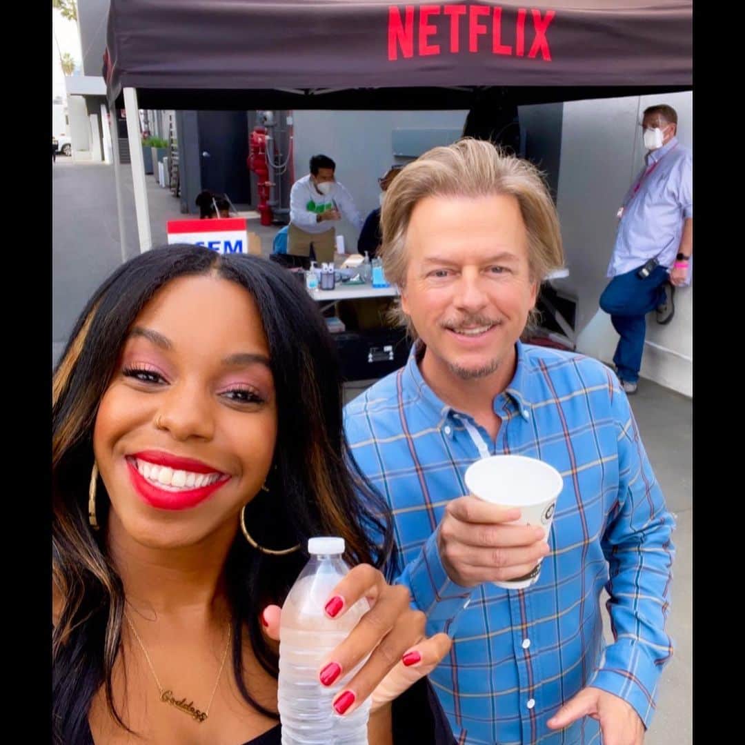 デヴィッド・スペードのインスタグラム：「1st pic me & @thelondonhughes at work today doing our first filming. 2nd pic is @fortunefeimster trying to be normal @netflixisajoke」