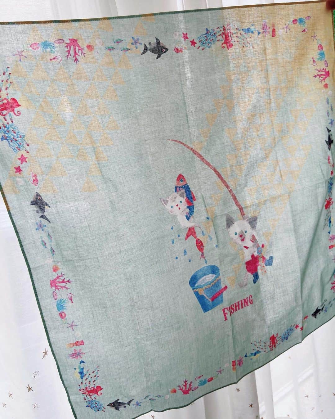 おおで ゆかこのインスタグラム：「suzuriさんの新商品のバンダナをご提供頂きました✨印刷も綺麗で、光に優しく透けるような生地ですがとてもしっかりしています。お弁当包み、ハンカチ、壁に飾るのも良さそう！」