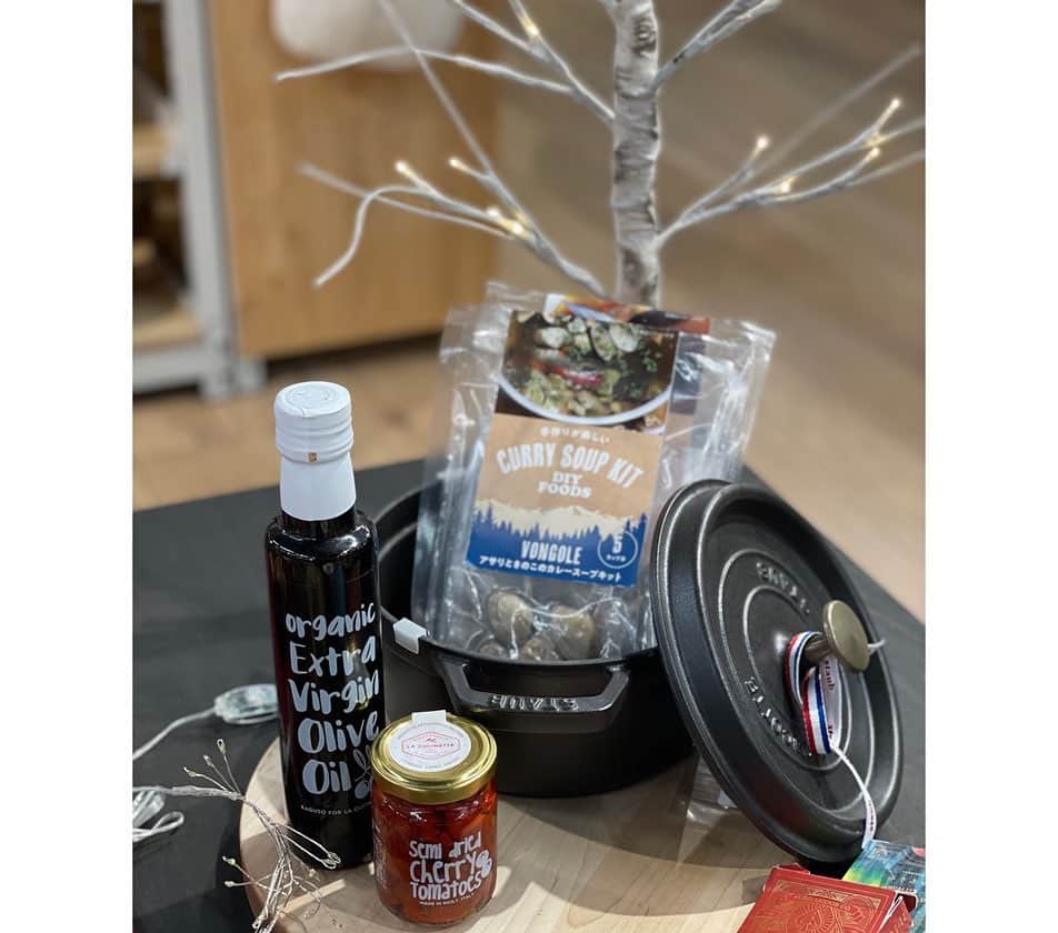 SUNDAY MOUNTAINさんのインスタグラム写真 - (SUNDAY MOUNTAINInstagram)「【THEGATEのXmas提案🎄】 ＊ Xmas ディナーの🍽提案を展開してみます。  お洒落で可愛いカトラリー等も沢山🎄 是非見に来て下さい😊😊  今週も皆様のお越しお待ちしております🙌🙌🙌  SUNDAY MOUNTAIN ■THE GATE by SUNDAY MOUNTAIN  TEL 0776-97-8848 * 営業時間：11:00~19:00(水曜定休） ＝＝＝＝ * #THEGATEbySUNDAYMOUNTAIN #THEGATE_CAMP  #sundaymountain #サンデーマウンテン #アウトドア #outdoor #アウトドア好きな人と繋がりたい  #キャンプ #アウトドア男子 #アウトドア女子 #camp #キャンプギア #Xmas #クリスマスプレゼント  #ギフト」11月21日 9時10分 - sundaymountain