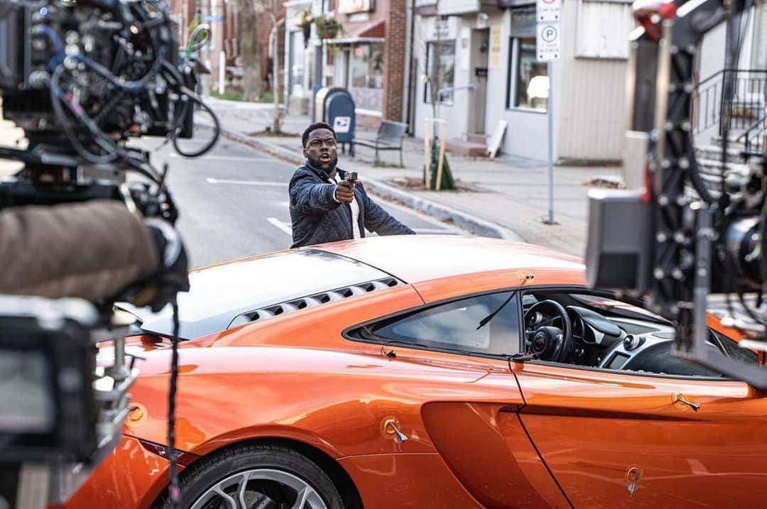 CarsWithoutLimitsさんのインスタグラム写真 - (CarsWithoutLimitsInstagram)「Pleasure to see @kevinhart4real filming in our hometown of Toronto for the film @manfromtoronto 🇨🇦   #carswithoutlimits #mclaren」11月21日 9時25分 - carswithoutlimits