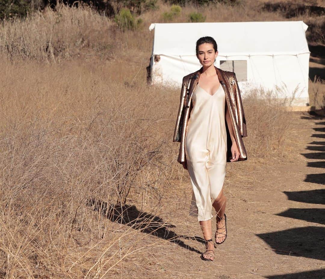 ハイディメリックのインスタグラム：「Afternoons in slip dress and sequins. HEIDIMERRICK.com and make sure you’re signed up for our email list!」