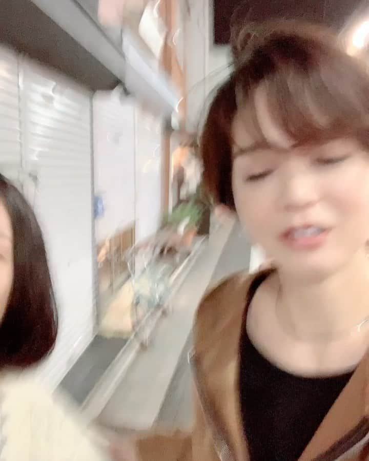 いかりさとみのインスタグラム：「動画に慣れない2人で、初リールにトライしたら、歩く2人の動画が完成しました。どうぞ見て下さい #リールになってない 😇」