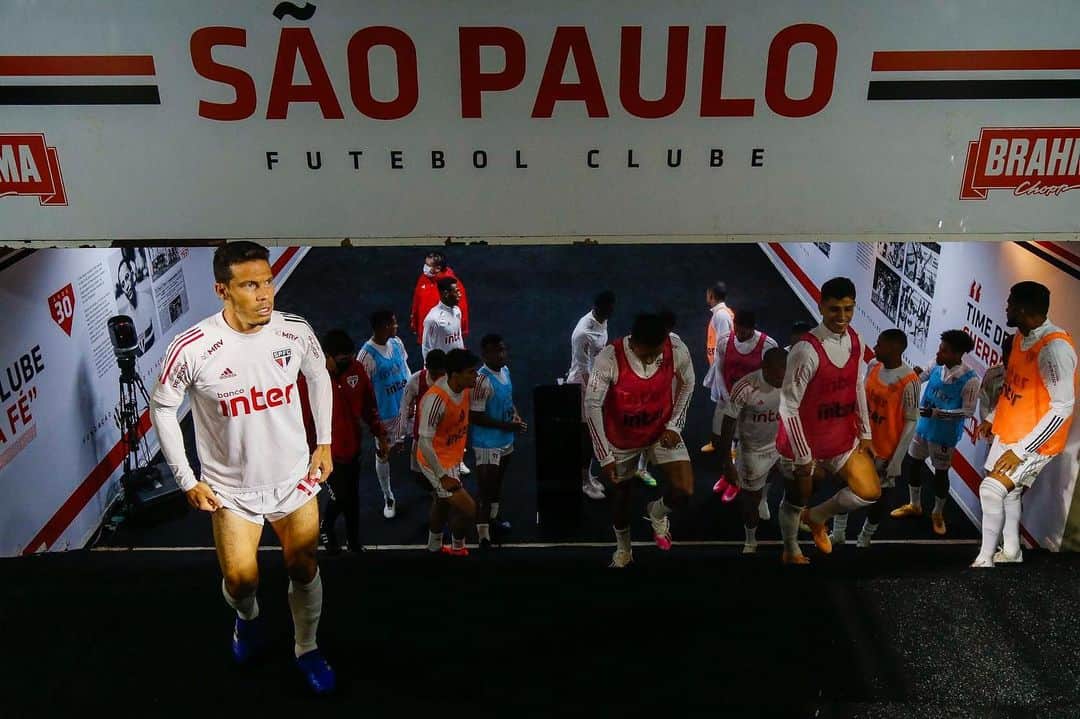 São Paulo FCさんのインスタグラム写真 - (São Paulo FCInstagram)「Meu time.  #VamosSãoPaulo 🇾🇪  📸 Miguel Schincariol / saopaulofc.net」11月21日 9時33分 - saopaulofc