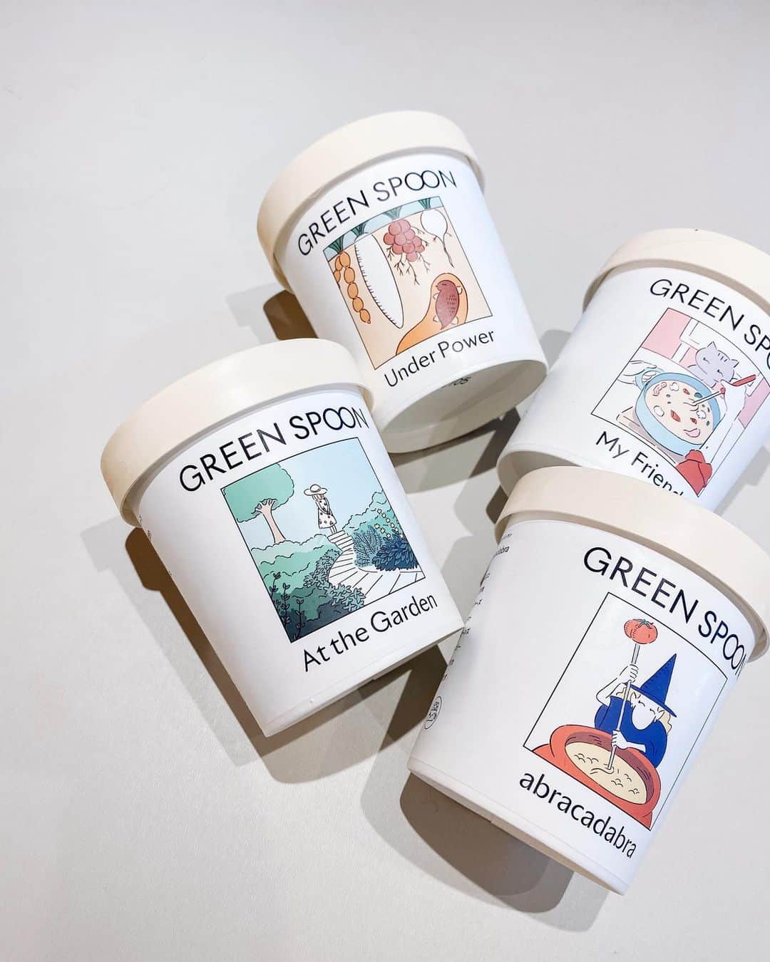 淡輪優希のインスタグラム：「#スムージー で愛用しているGREEN SPOON @greenspoonjp のスープができたからさっそくお試し🥄🧡🥕🍋 . 野菜がメインのこのスープは肉や魚も合わせて200種類以上の食材から#管理栄養士 の方がレシピを組み合わせて作ってくださっていて、 なんといっても嬉しいのが、甘味料、保存料、着色料、香料フリー！化学調味料も一切不使用なので、アスリートはもちろん、お子さまにも安心して食べて頂けると思いますよー🍅🥔🥑 女性は#ひとり飯 のヘルシーご飯にもなるし、いつもの食卓の1品にもなるので、とにかく冷凍庫に入れていて損ない一品です🤣👍 . 水や牛乳、豆乳などお好みのものを合わせてレンジで5分！時短にもなるので、お忙しい方にリアルにおすすめできるスープです✊ . 気になった方は @greenspoonjp のアカウント見てみてください〜 #greenspoon #スープ #栄養バランス #化学調味料不使用 #無添加食品 #アスリート飯」