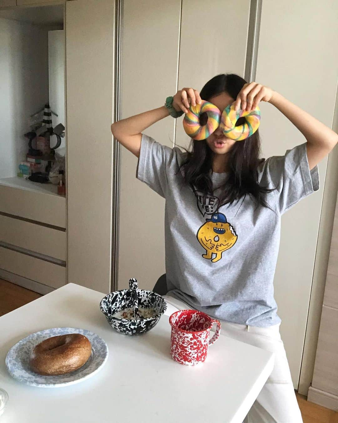 コ・ミンシさんのインスタグラム写真 - (コ・ミンシInstagram)「Funny morning with her 🍭🥯🍭」11月21日 10時05分 - gominsi