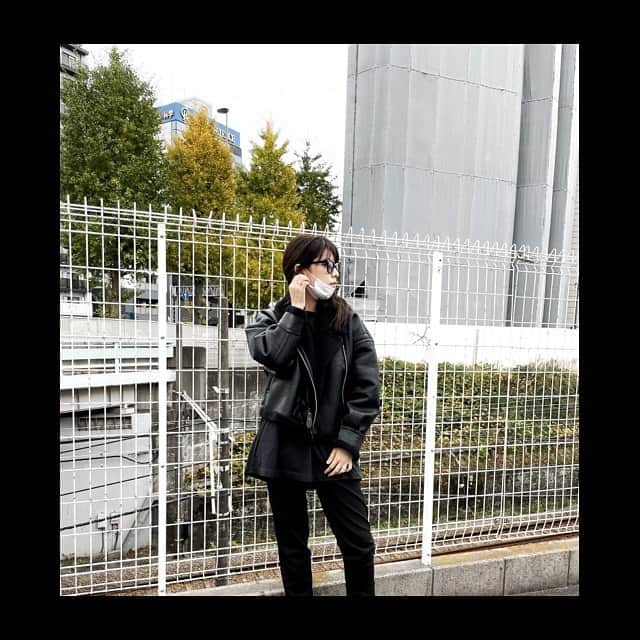 田中美麗さんのインスタグラム写真 - (田中美麗Instagram)「おはようございます☀  本日も草月ホールにて 舞台「ハイスクール！奇面組3」  2公演ございます！  当日券もあるみたいですので、よかったらお越しください。 対策はしっかりさせていただいています。  このムートンのアウター可愛くないですか？ #murua さんのです。  めちゃくちゃかわいいし、とにかく着やすくて、どのコーデにも似合うからめちゃくちゃオススメですよ！ 形も可愛いし💕  是非、今季チェックしてほしいアウターです！  @murua_official   outer @murua_official  T-shirt @mm6maisonmargiela  pants @uniqlo」11月21日 9時59分 - mirei_tanaka_
