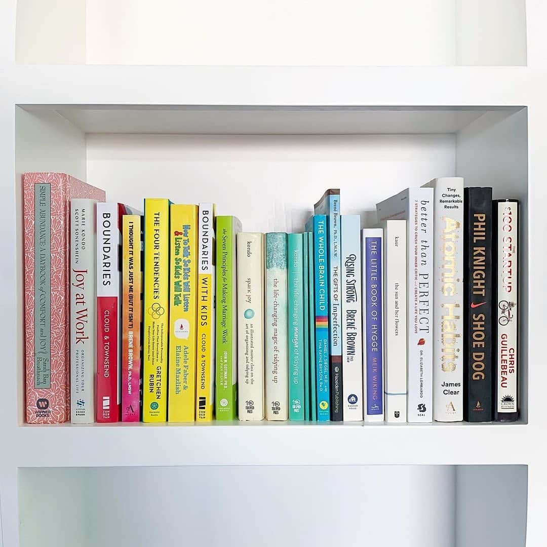 近藤麻理恵のインスタグラム：「There is no hard-and-fast rule when it comes to storing items. Experiment to see what storage method brings you joy. Which one would you choose? Photos by certified KonMari Consultant @tidywithspark.」