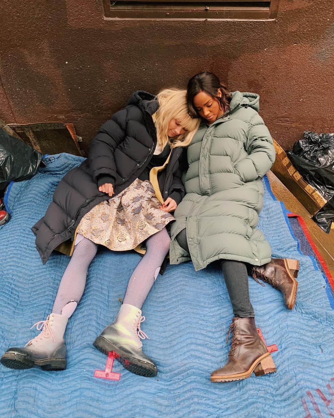 レイチェル・スカーステンのインスタグラム：「Really pushing this #Sophice storyline hard. No one I’d rather spend a day by the dumpsters with than @meagantandy 💗」