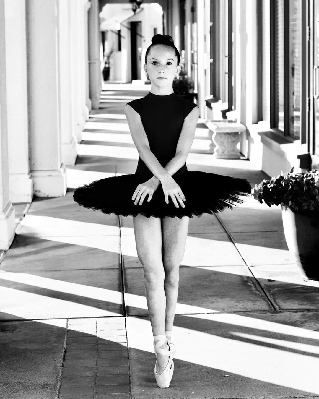 サニー・ペラントさんのインスタグラム写真 - (サニー・ペラントInstagram)「LIFE IS MORE FABULOUS IN A TUTU . . Pc mom  @ncadance  #friyay #fallbreak #ballet #ballerina #tutulove #worldwideballet #ncad #sunniepelant」11月21日 10時30分 - sunniepelant