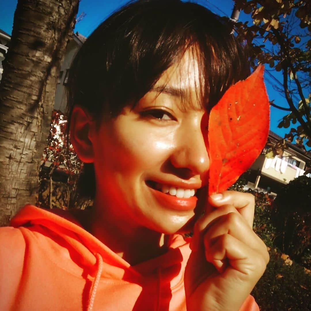 豊原江理佳のインスタグラム：「すっかり秋ですね🍂 稽古場に向かう毎日に 秋を感じます(^^) 皆さんはどんな秋をお過ごしですか☺︎ 聞かせてください☺️」