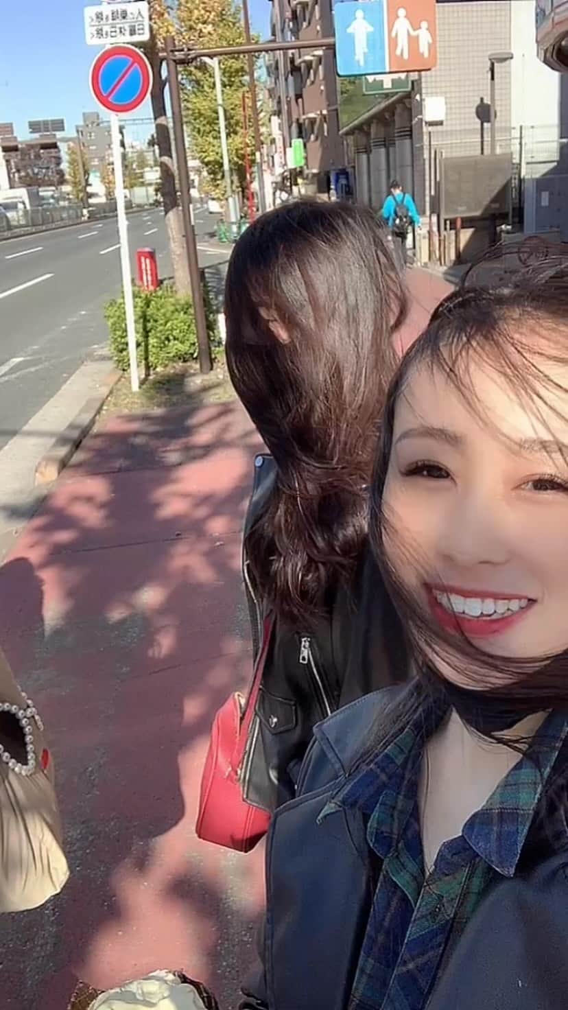 長沼南帆のインスタグラム：「風の強さ異常😂😂😂 Win G撮影会お待ちしております♥️  #rq #レースクイーン　#撮影会」