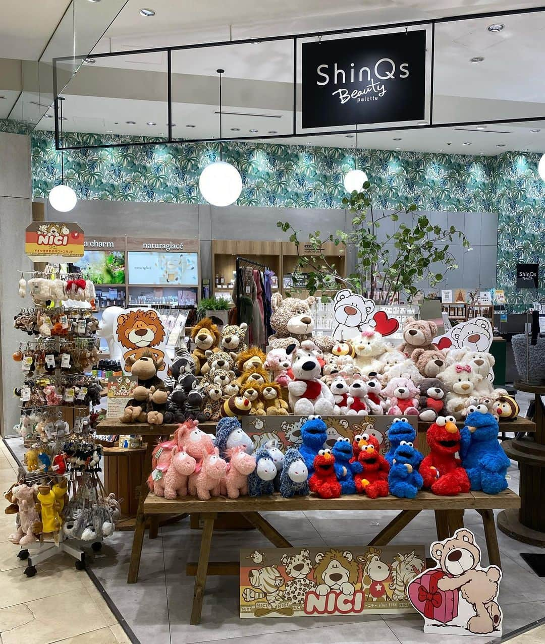 NICI JAPANさんのインスタグラム写真 - (NICI JAPANInstagram)「. . ShinQs ビューティー パレット 町田店にて NICIのPOP UPを開催中🙌 可愛い子たちをたくさん取り揃えていますので 皆様是非お越しください😊💕 . 【期間】11/20〜12/9 . 【店舗情報】 ShinQs ビューティー パレット 町田店 東京都町田市原町田6-4-1 町田東急ツインズ WEST 3F . 【TEL】042-728-3852〈直通〉 . . . #nici #ニキ #ぬいぐるみ #キーリング #フィギュアポーチ #フェイスポーチ #ふわふわ #かわいい #ぬいぐるみ好きさんと繋がりたい #雑貨好きな人と繋がりたい #ギフト #popup #期間限定 #遊びにきてね  @shinqs_beauty_palette」11月21日 10時59分 - nici_japan