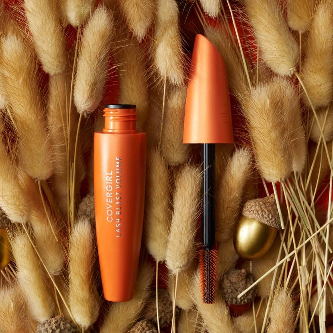 COVERGIRLさんのインスタグラム写真 - (COVERGIRLInstagram)「Fall'n for #LashBlast Volume Mascara. 🧡  Designed to max out each and every lash for 10x more volume instantly! #EasyBreezyBeautiful #COVERGIRLCrueltyFree #CrueltyFree」11月21日 11時00分 - covergirl