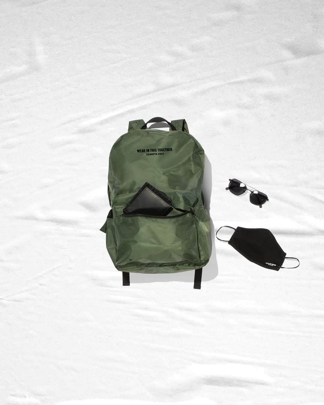 ケネスコールのインスタグラム：「Step 1: Our convertible raincoat folds out of the backpack. Step 2: The backpack stays attached to the raincoat to still function as a backpack. Step 3: You’ll also become very attached to this item. #ComfortAndPerformance #CovertibleStyle #Innovation  When you shop at KennethCole.com, we’ll donate to The New York Public Library in support of The Harry Belafonte Black Liberation Speaker Series. Info link in bio.」