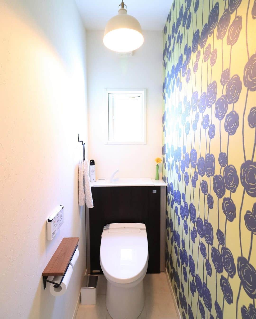 西本ハウスのインスタグラム：「💙 【水まわり特集】  🚪Restroom 東区中山北町 MM様邸  【11月中申込限定 豪華特典付&SNS限定キャンペーン開催中🎉🎉】  安佐北区落合&東広島市八本松町宗吉新築一戸建て販売中🏠  11月中にお申込みをいただいた方に限り、全室カーテン・カーポート・エアコン1台をプレゼント🎁  さらに！！SNSをご覧になってお問い合わせをいただくと販売価格から50万のお値引きをさせていただきます🎈 ※お問い合わせはDMか、電話にて「インスタを見ました」とお伝えください。  2020年12月完成、年内入居可能😌新年を新居で過ごしたい方におすすめです🏠 キャンペーンのお申込は先着順となりますのでお早めにお問い合わせください☎︎♪  モデルハウスの見学予約はこちら▼ @nishimoto_house  #西本ハウス #広島県 #工務店 #ZEROCUBE #ゼロキューブ #グッドデザイン賞 #1000万円からはじめる家づくり #子育て世代の家  #子育て世代の家づくり #デザイン住宅  #デザイナーズ住宅 #新築一戸建て #マイホーム #新築マイホーム #注文住宅 #規格住宅 #家づくり #暮らしを楽しむ #セミオーダー住宅 #セミオーダー #セミオーダーハウス #広島建売 #建売 #分譲住宅 #分譲中 #広島分譲住宅」