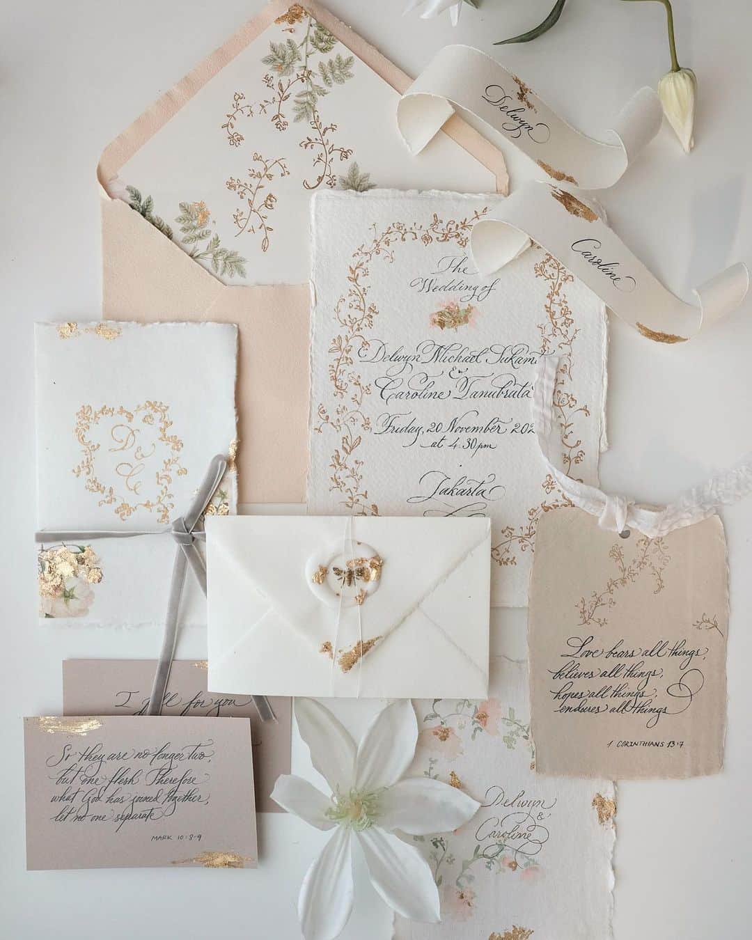 のインスタグラム：「All the details I love poured into this handmade styled shoot bundle created especially for Caroline and Delwyn, Congratulations for your wedding !! —  #vhcalligraphy #truffypi #カリグラフィー #カリグラフィースタイリング #モダンカリグラフィー #calligraphystyling #カリグラフィーワークショップ #weddingstationery #moderncalligraphy #handmadepaper  #penmanship #ウェディング #ウェディングアイテム #カリグラファ #スタイリングワークショップ #スタイリング #prettypapers #weddingsuite #styledshootbundle」