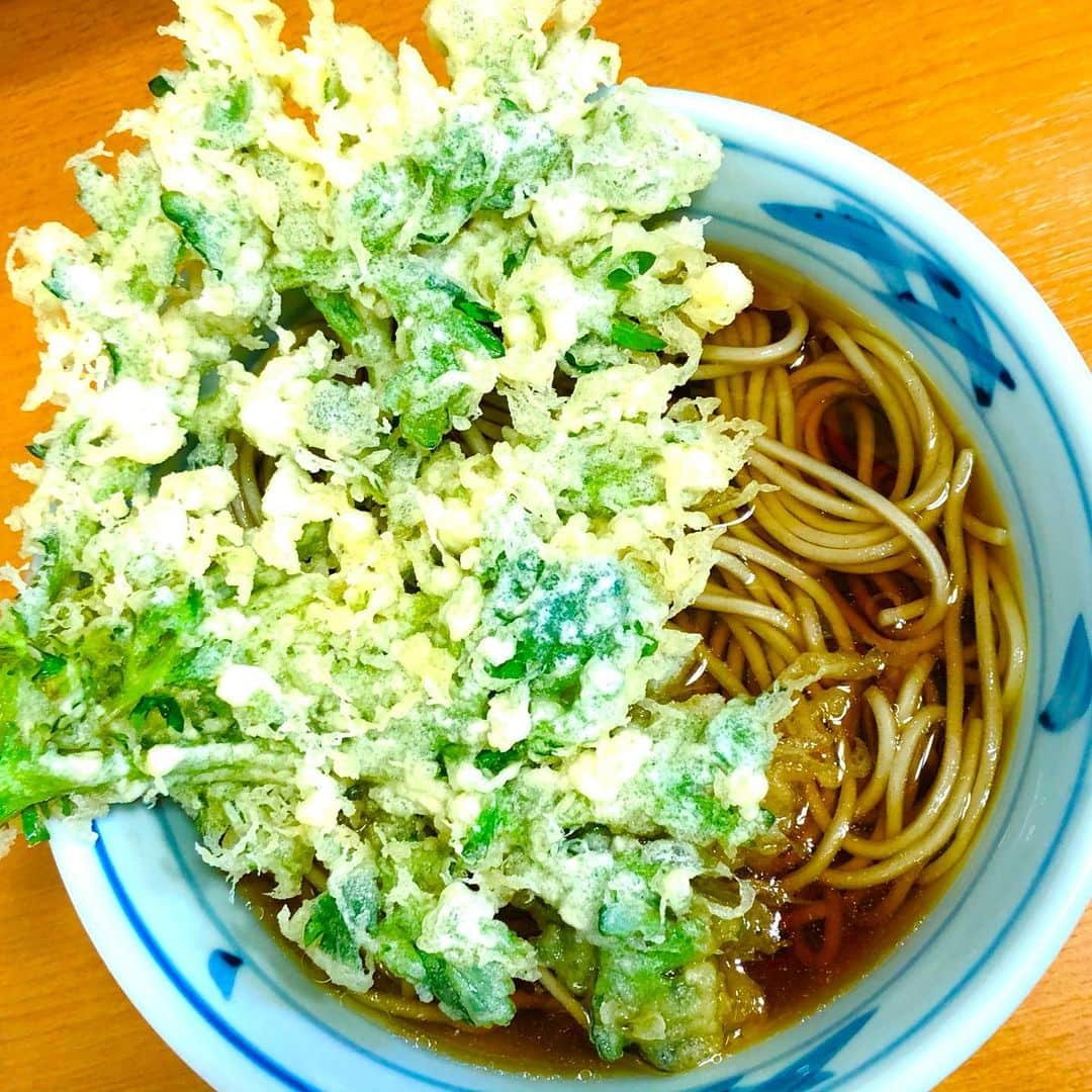 河内孝博のインスタグラム：「【麺麺活動】春菊天が“わっしょい”してます〜♪」