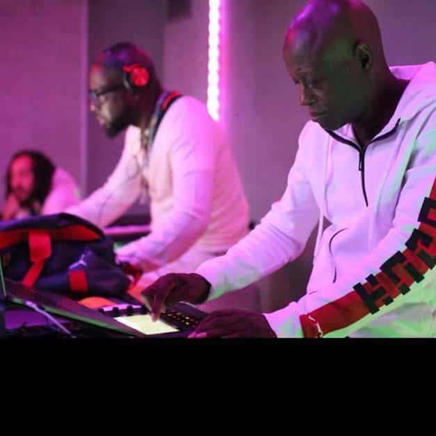 ワイクリフ・ジョンのインスタグラム：「It’s the return of Batman and Robin #wyclefjerrywonda we plugged in Special Guest Appearance in the cut  @theocroker @wondamusic @headsmusic」