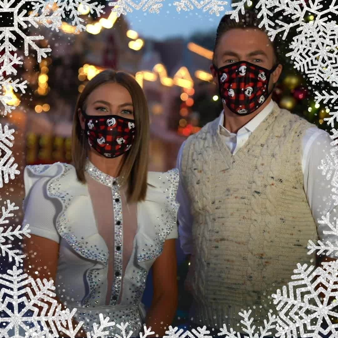 アメリカン・ブロードキャスティング・カンパニーのインスタグラム：「The holidays are going to get more magical with @waltdisneyworld and Disney Parks as we go down memory lane with co-hosts @derekhough and @juleshough on Thanksgiving night! #DisneyHolidayCelebration」