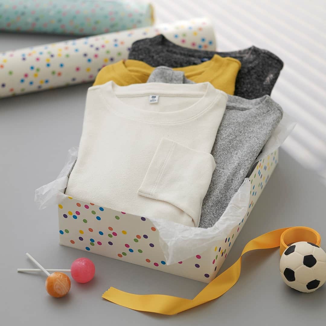 のインスタグラム：「Warm and soft knit fleece crew necks your kids will love to run around in. #UNIQLO #LifeWear #UNIQLOWarmLayers」