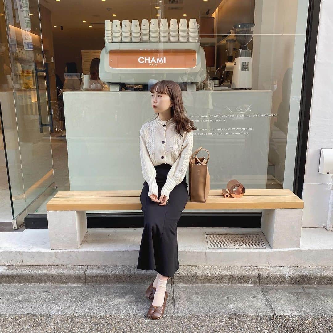 DHOLIC SNAPのインスタグラム：「@megu.03_03さんの#dholicsnap⁠ 　⁠ SKIRT：@dholic_official⁠ 　⁠ 【STYLE】⁠ #graychic⁠ #ロングマーメイドラインスカート⁠ 全4色￥4,521(税込)⁠ 　⁠ みなさんもぜひ#dholicsnap をつけて⁠ コーディネートを投稿してください📸💕⁠ 　⁠ ※上記以外のご着用アイテムにつきましては品切れ商品、または、私物となります。⁠ 　⁠ #DHOLIC#dholicism#fashion#ootd#SKIRT⁠ #プチプラコーデ#今日のコーデ#今日の服⁠ #マーメイドスカート#スカート#スカートコーデ⁠ #大人かわいい#きれいめコーデ#休日コーデ」