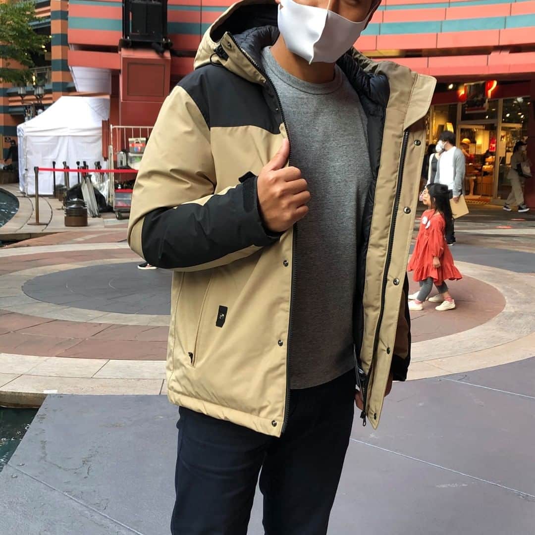 キャナルシティ博多のインスタグラム：「＼ #キャナルこの冬買いたいアウター9選 ／ この冬はいつもよりアクティブに屋外で過ごすシーンが多くなりそう。 軽い、美シルエット、ちゃんと、あたたかい。ちゃんと、機能的。ちゃんと、こだわってる。 そんな魅力的なアウターを厳選しました！  ＊Right-on(ライトオン/ノースビル2F) SYMPATEXダウン ¥27,500  昨年も大好評だったCAMP7のダウンジャケットをマウンテンパーカタイプに落とし込んだ一着。表地は防水・防風に優れ、軍隊でも使用される機能性抜群の生地・SympaTex®を採用。アウトドアにはもってこいのイチオシの品。  次回は【Schott】をご紹介します！ これまでの紹介記事は #キャナルこの冬買いたいアウター9選 でチェック♪ ＊CANAL INFORMATION＊ 11/20(金）~11/23(月・祝)の期間はキャナルシティ博多館内ご利用でf-JOYポイント5倍！お買い物がお得なこの期間に冬のアウターをGETして♪  #キャナルシティ博多 #キャナルシティ #キャナル #canalcityhakata #canalcity #canal #福岡 #買い物 #博多 #天神 #アウター #冬アウター #冬服 #ダウン #sympatex #シンパテックス #righton #ライトオン #right_on #ファッション #メンズファッション #fashion #おしゃれ #オシャレ #冬コーデ #コーディネート #今日のコーデ  #イマ旬」
