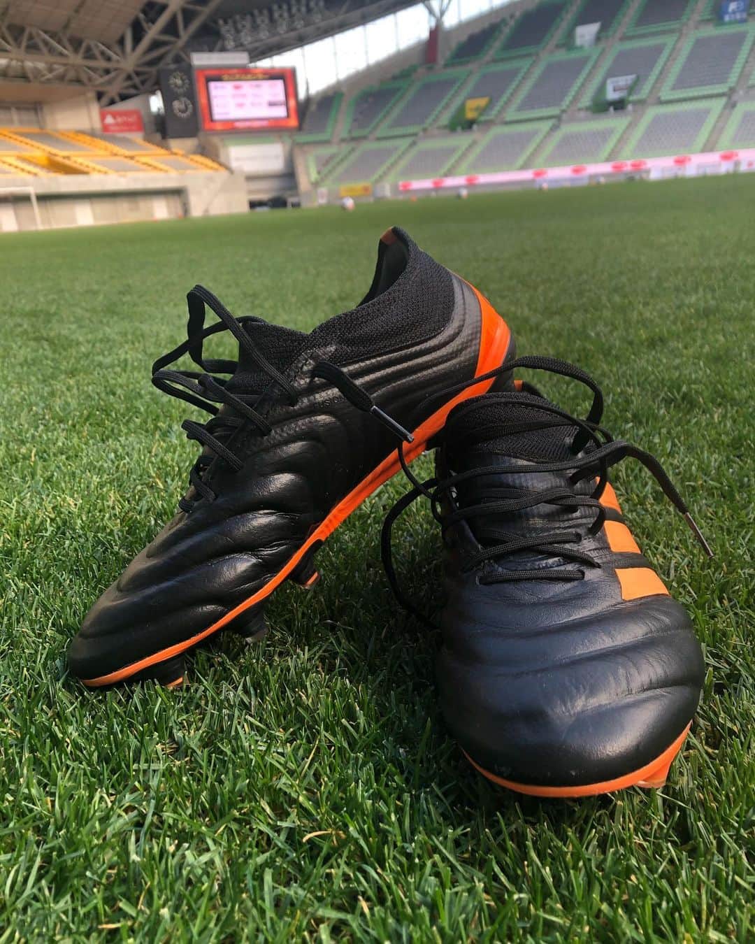 阪口萌乃のインスタグラム：「NEWシューズ！！ これ履いて頑張ります！！  @adidasfootball #COPA20  かっこいい🤩⚽️‼️  なでしこリーグ最終戦応援よろしくお願いします！」