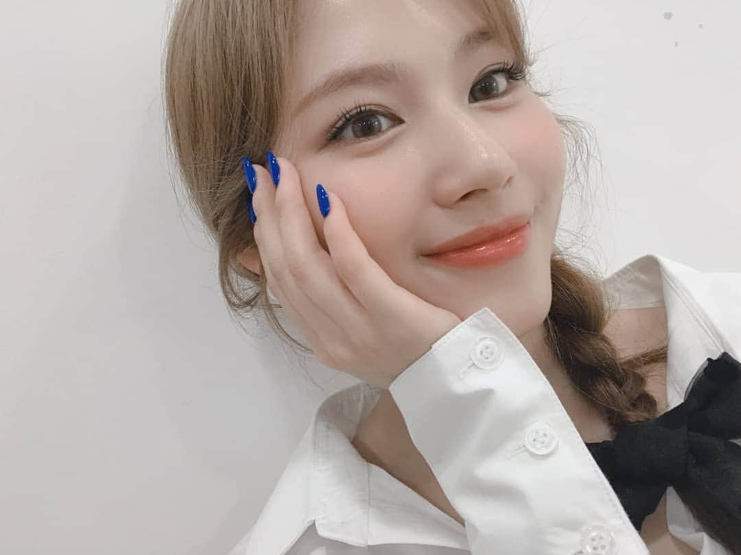 サナさんのインスタグラム写真 - (サナInstagram)「You make it feel BETTER ーーーーーーーーーー Follow > @sana.twice.kr < . @twicetagram #TWICE#트와이스#ONCE#Sana#사나 #Nayeon#나연#Jeongyeon#정연#Momo#모모#Jihyo#지효#Mina#미나#Dahyun#다현#Chaeyoung#채영#Tzuyu#쯔위」11月21日 12時16分 - sana.twice.kr