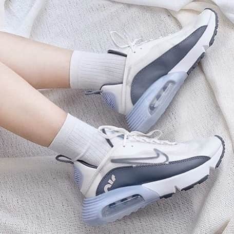 STYLERUNNERさんのインスタグラム写真 - (STYLERUNNERInstagram)「A unique colourway to add to your collection are these Nike Air Max 2090 sneakers 👟👟」11月21日 12時13分 - stylerunner