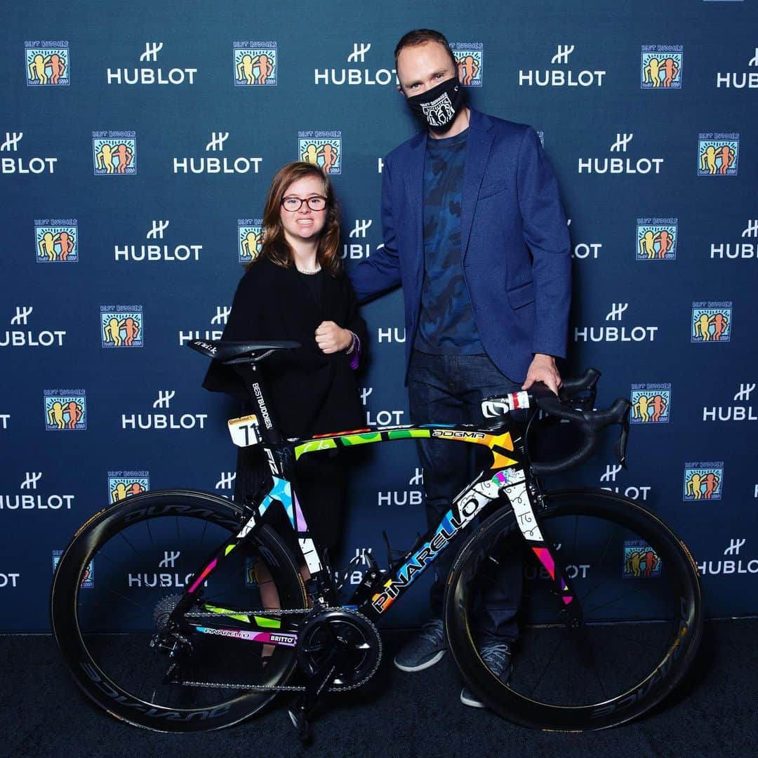 のインスタグラム：「One final spin on this @pinarello_official designed by @romerobritto for the Best Buddies Challenge Miami tomorrow. Thanks to @anthonykshriver and all the great sponsors for managing to pull everything together this year despite the challenges that 2020 has thrown at us #inclusion #bestbuddies #bestbuddieschallenge 🤝」